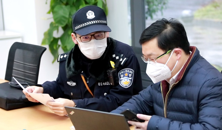 滬警方主動對接我司，保障誠格一次性防護服安全生產(chǎn)